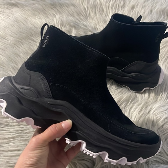 Sorel Black Ankle Boots - Picture 2 of 5